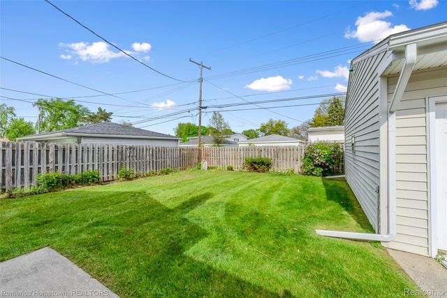 6842 Geronimo Street, Westland, MI 48185