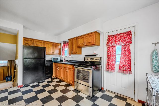 6842 Geronimo Street, Westland, MI 48185