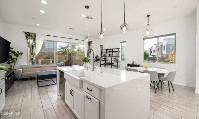 1933 W KINFIELD Trail, Phoenix, AZ 85085