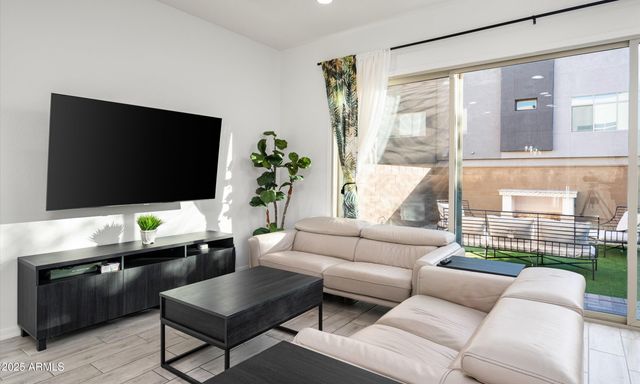 1933 W KINFIELD Trail, Phoenix, AZ 85085