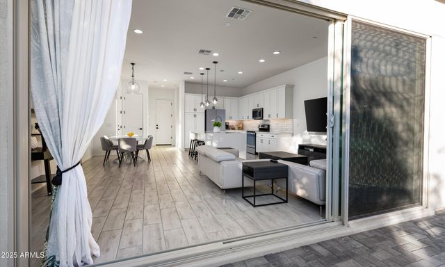 1933 W KINFIELD Trail, Phoenix, AZ 85085