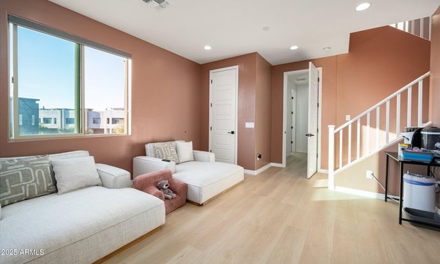 1933 W KINFIELD Trail, Phoenix, AZ 85085