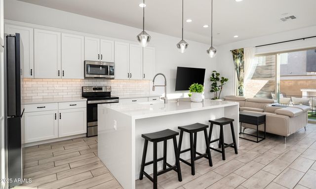 1933 W KINFIELD Trail, Phoenix, AZ 85085