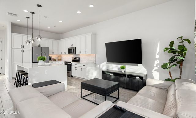 1933 W KINFIELD Trail, Phoenix, AZ 85085