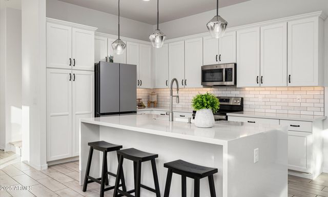 1933 W KINFIELD Trail, Phoenix, AZ 85085