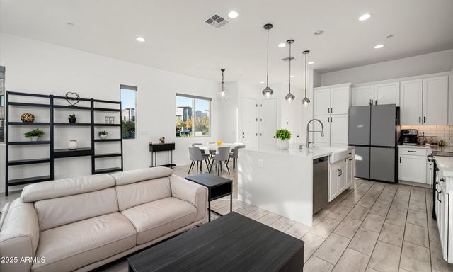 1933 W KINFIELD Trail, Phoenix, AZ 85085