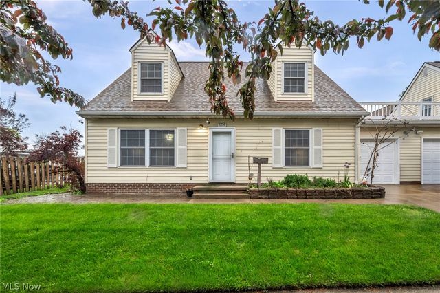 1251 W 70th Street, Cleveland, OH 44102