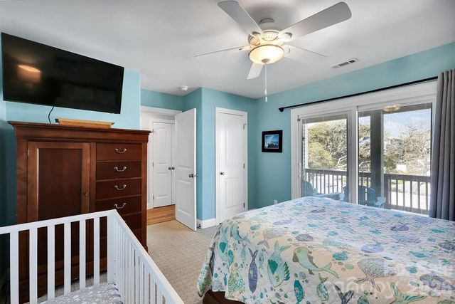118 W Dolphin Drive, Oak Island, NC 28465