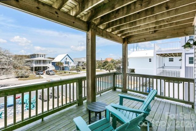 118 W Dolphin Drive, Oak Island, NC 28465