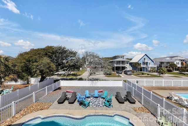 118 W Dolphin Drive, Oak Island, NC 28465