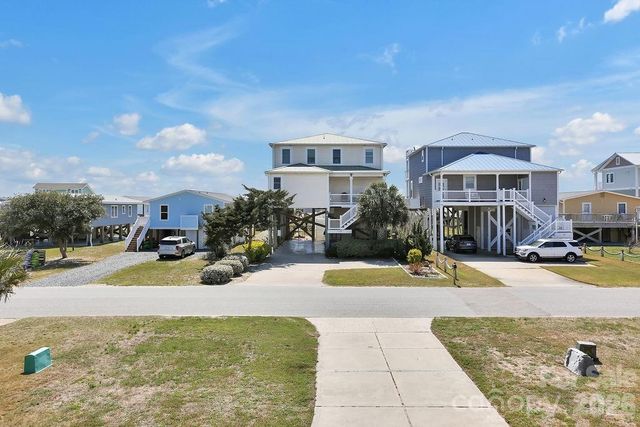 118 W Dolphin Drive, Oak Island, NC 28465