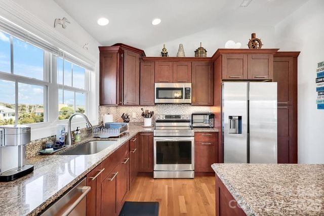 118 W Dolphin Drive, Oak Island, NC 28465
