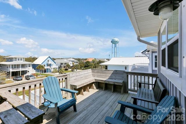 118 W Dolphin Drive, Oak Island, NC 28465