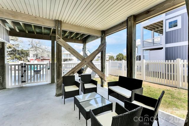118 W Dolphin Drive, Oak Island, NC 28465