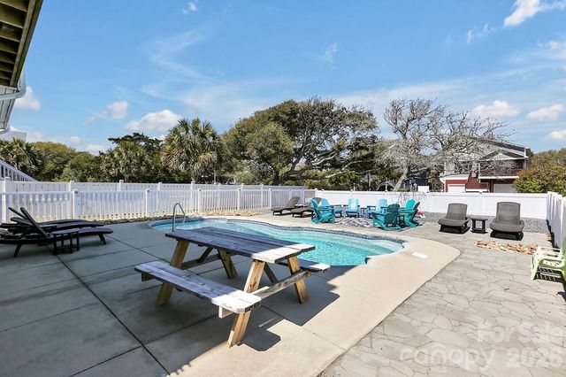 118 W Dolphin Drive, Oak Island, NC 28465