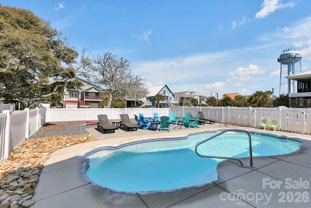 118 W Dolphin Drive, Oak Island, NC 28465