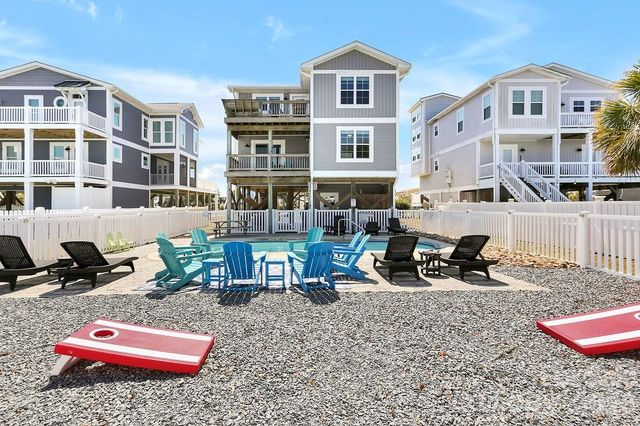 118 W Dolphin Drive, Oak Island, NC 28465