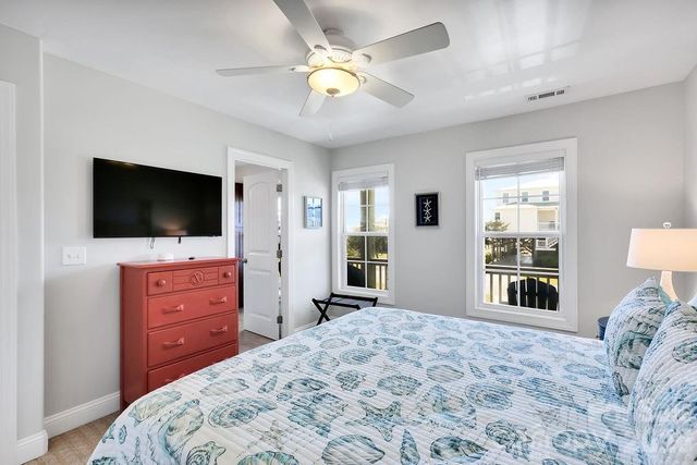 118 W Dolphin Drive, Oak Island, NC 28465