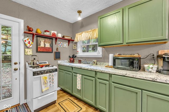 11033 Dogwood Lane, Cloverdale, IN 46120