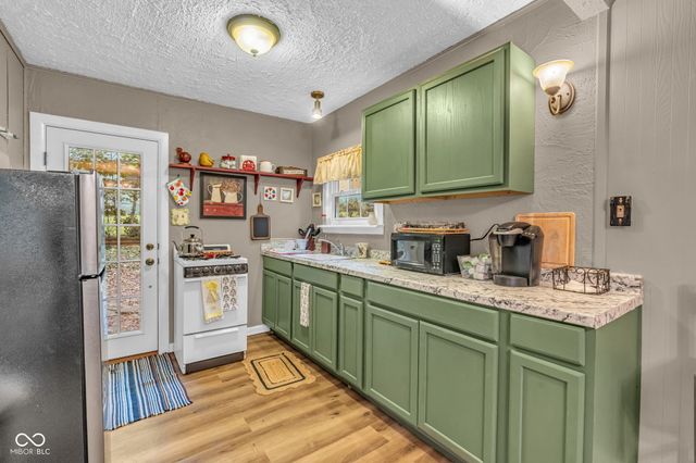 11033 Dogwood Lane, Cloverdale, IN 46120