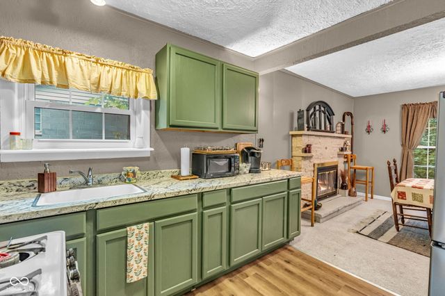 11033 Dogwood Lane, Cloverdale, IN 46120