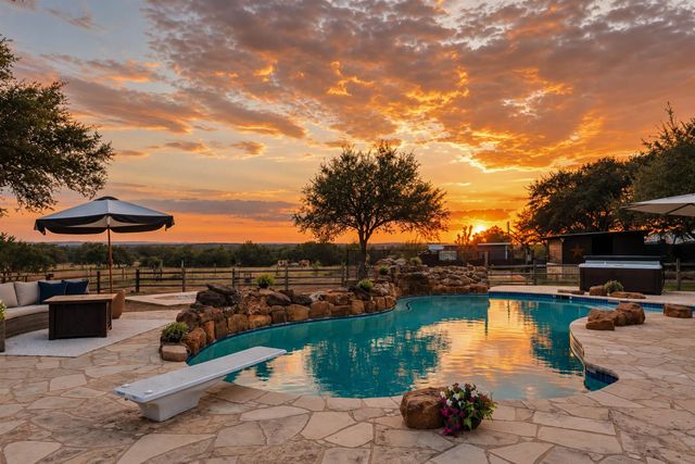 220 Fawn Meadow DR, Dripping Springs, TX 78620