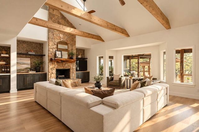 220 Fawn Meadow DR, Dripping Springs, TX 78620
