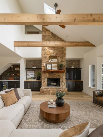 220 Fawn Meadow DR, Dripping Springs, TX 78620