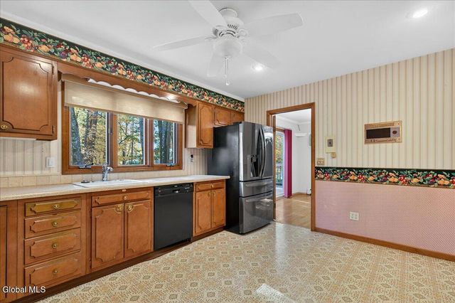 32 Tamarack Lane, Clifton Park, NY 12065