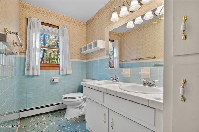 32 Tamarack Lane, Clifton Park, NY 12065