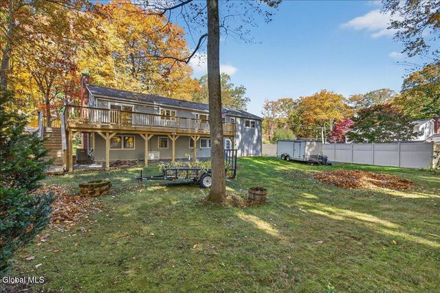 32 Tamarack Lane, Clifton Park, NY 12065