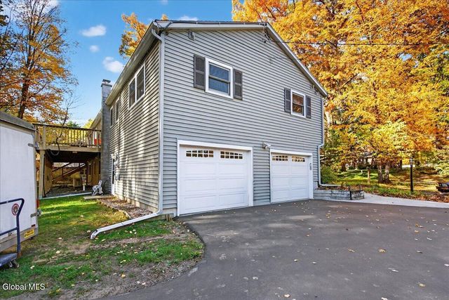 32 Tamarack Lane, Clifton Park, NY 12065