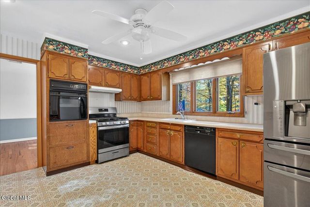 32 Tamarack Lane, Clifton Park, NY 12065