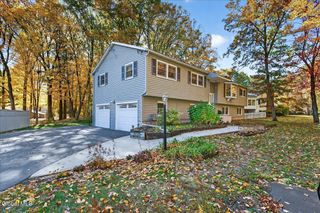 32 Tamarack Lane, Clifton Park, NY 12065