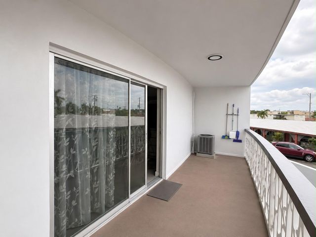 11 SW 52nd Avenue Apt 7b, Miami, FL 33134