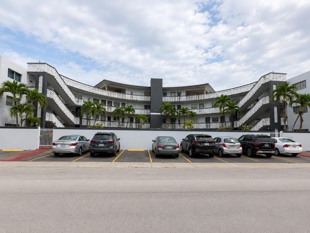 11 SW 52nd Avenue Apt 7b, Miami, FL 33134