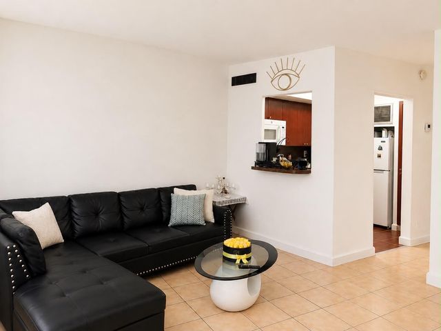 11 SW 52nd Avenue Apt 7b, Miami, FL 33134