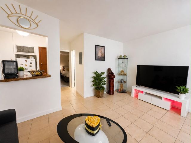 11 SW 52nd Avenue Apt 7b, Miami, FL 33134