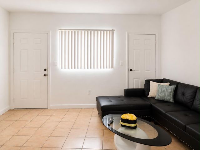 11 SW 52nd Avenue Apt 7b, Miami, FL 33134
