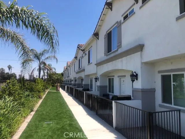 13665 Arrow Boulevard 8, Fontana, CA 92335