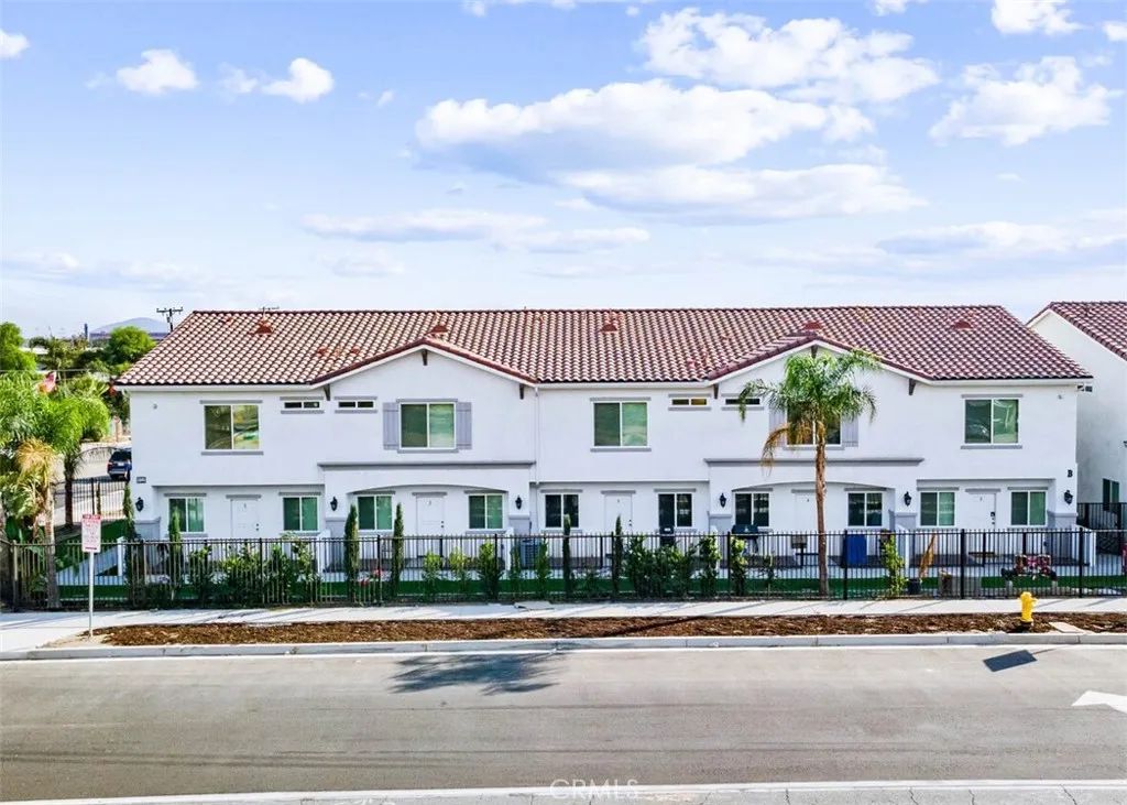 13665 Arrow Boulevard 8, Fontana, CA 92335