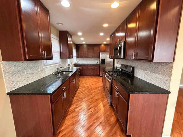 11825 S Bishop Street, Chicago, IL 60643