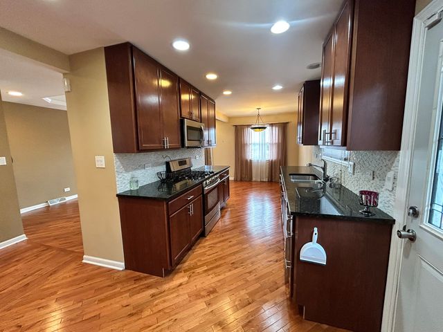 11825 S Bishop Street, Chicago, IL 60643