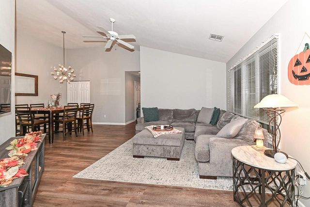 8957 Woodbridge DRIVE #8957, Greendale, WI 53129