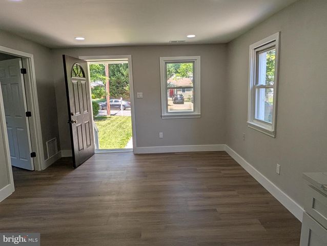 2913 DUNBAR ST, Alexandria, VA 22306