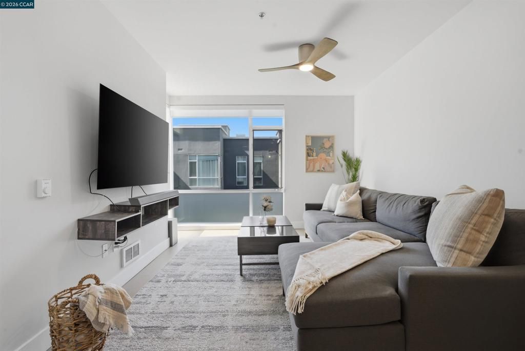 Image 11 of property listing at 901 Jefferson St 513, Oakland, CA 94607