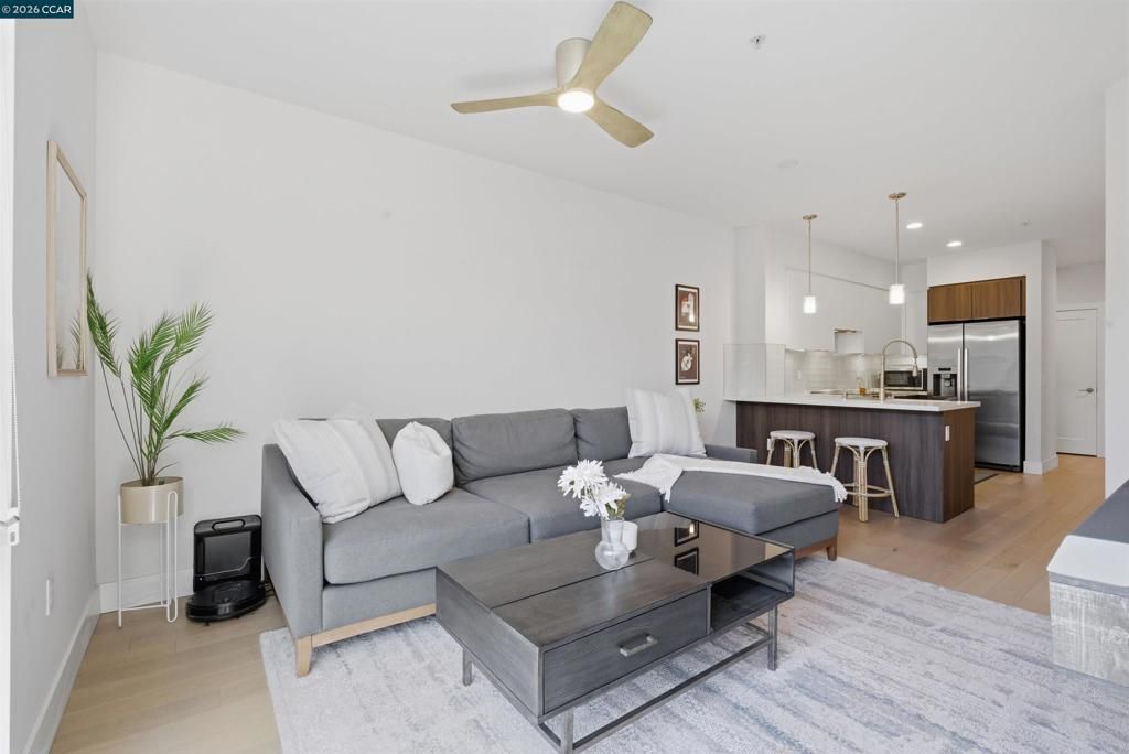 Image 12 of property listing at 901 Jefferson St 513, Oakland, CA 94607