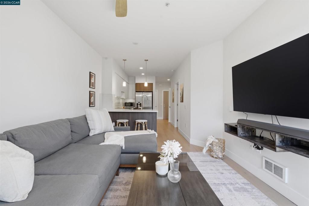 Image 13 of property listing at 901 Jefferson St 513, Oakland, CA 94607