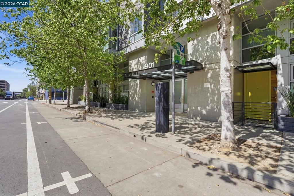 Image 2 of property listing at 901 Jefferson St 513, Oakland, CA 94607