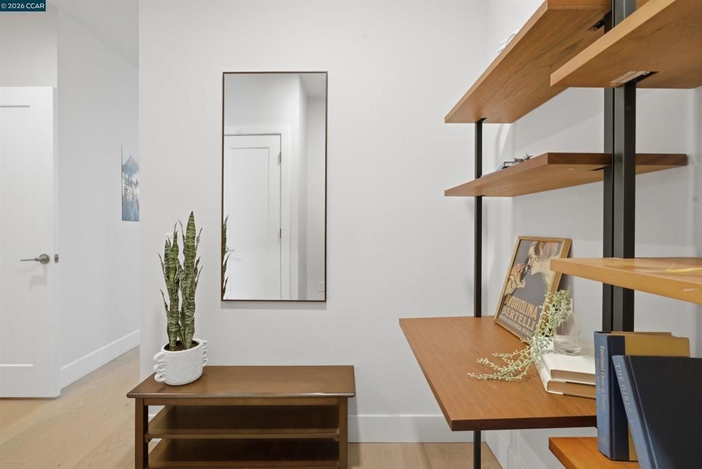 Image 3 of property listing at 901 Jefferson St 513, Oakland, CA 94607